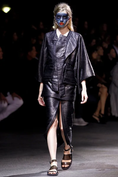 Look 3